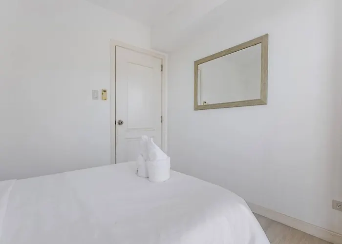Stayhere 2br Tropical Getaway Azure Holiday home Manila